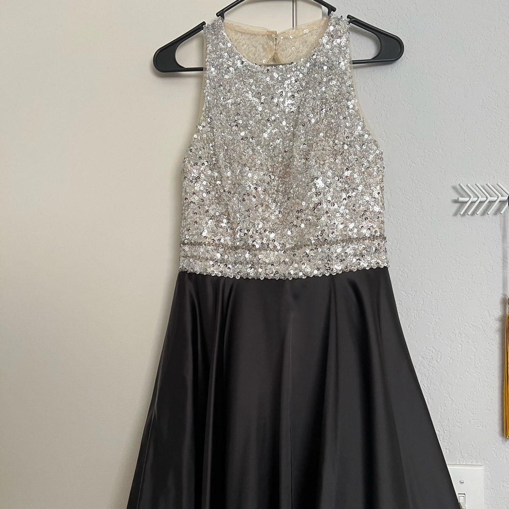 Used once for quince, above the knee dress with sequence and silk like material.